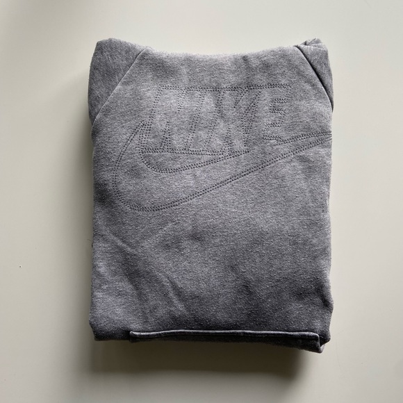 🚨[SOLD]🚨 Nike Grey Hoodie - Picture 5 of 7